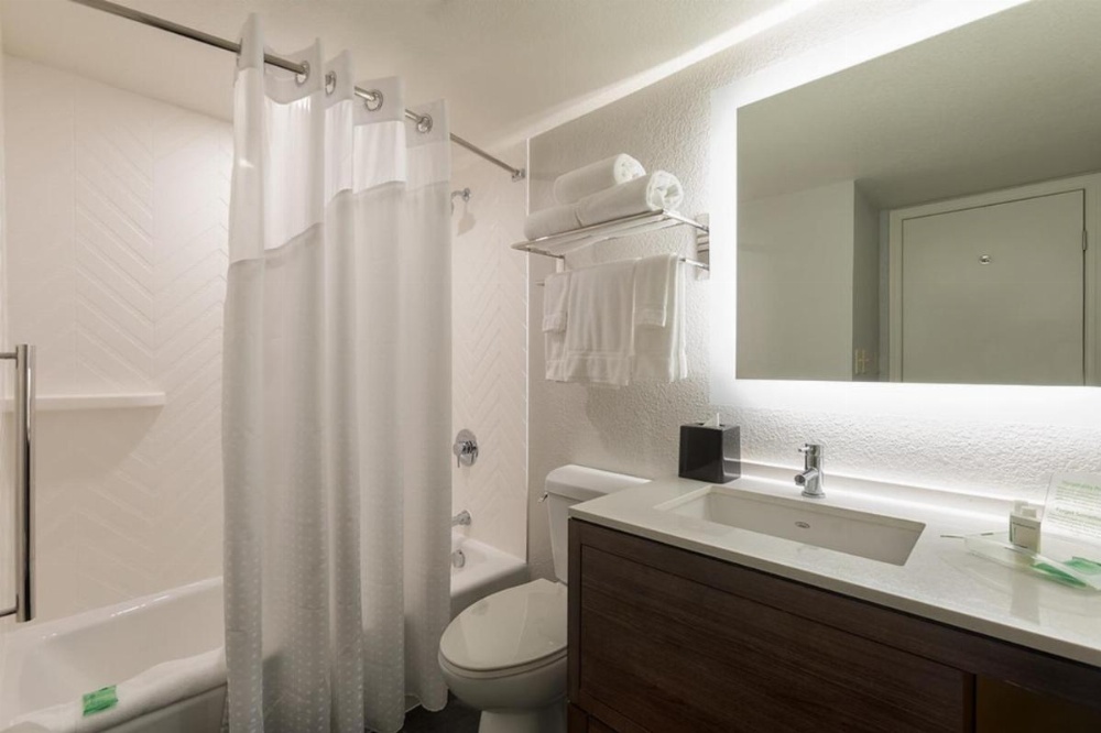 Room image 3
