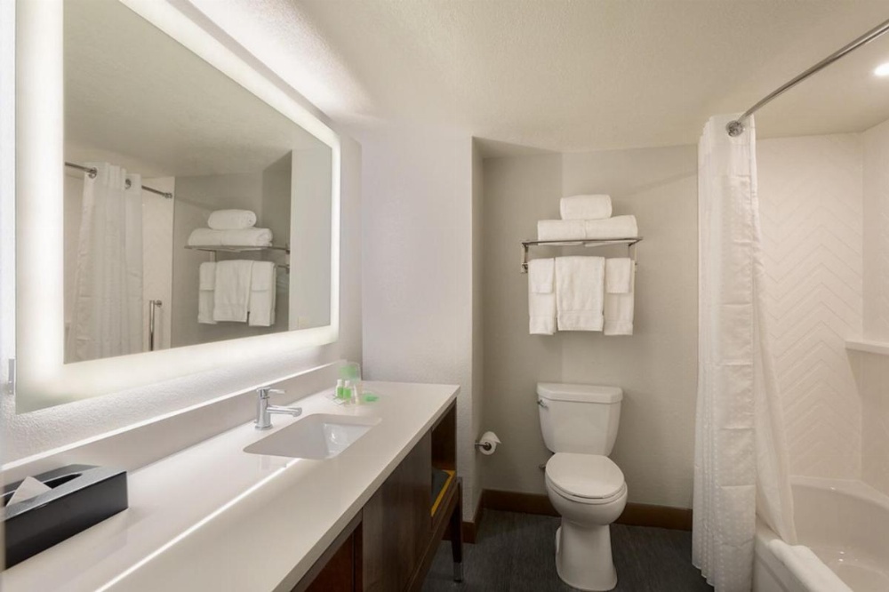 Room image 4